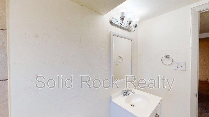 1411 South Corona Avenue 3 property image